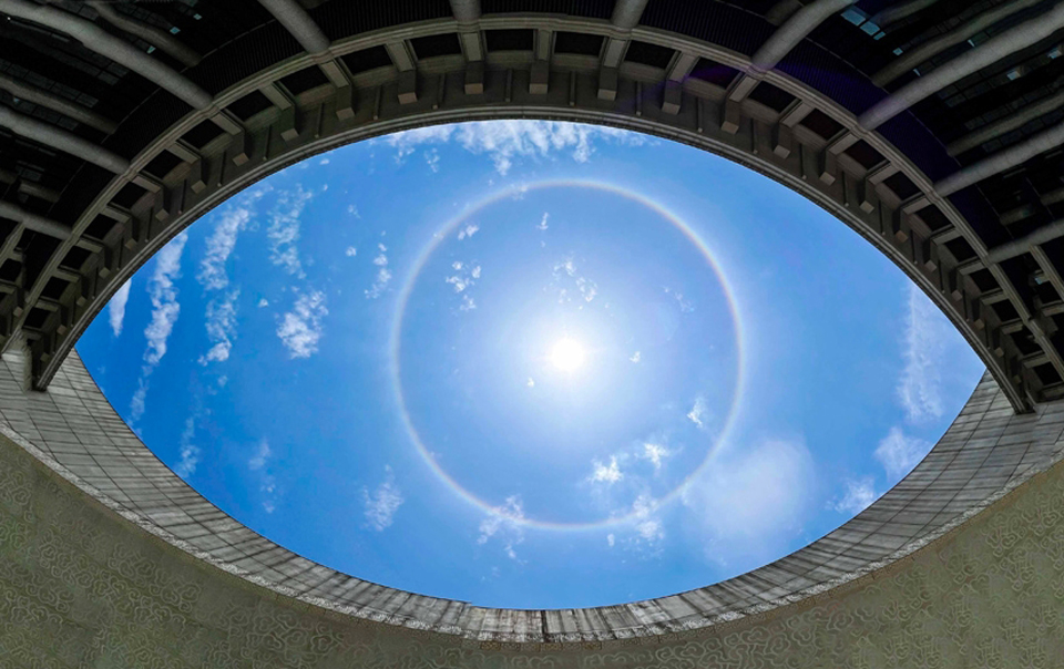  The "science fiction" of the solar halo appeared over Kunming, Yunnan