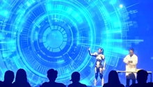 人民网“梦幻灵境”展演中心全息互动式剧目《跨越时空的AI》火热开演